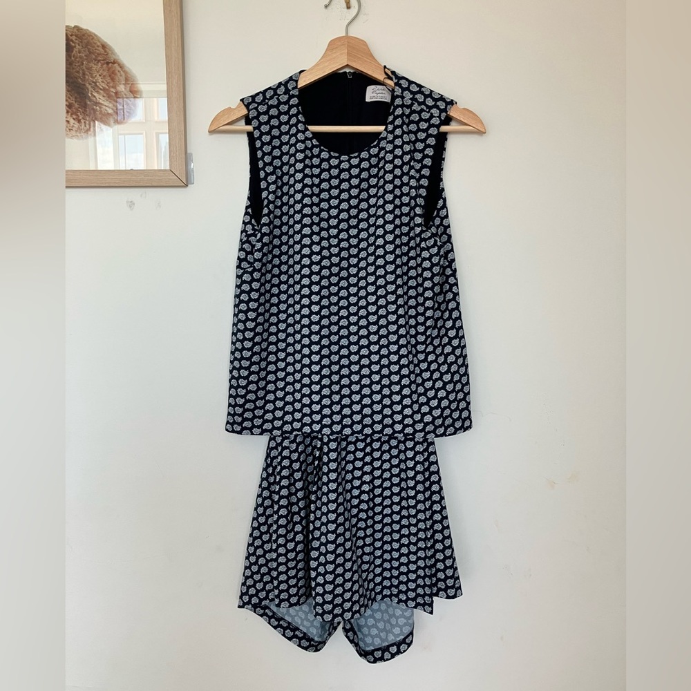 Zara skort romper M in navy and white pattern